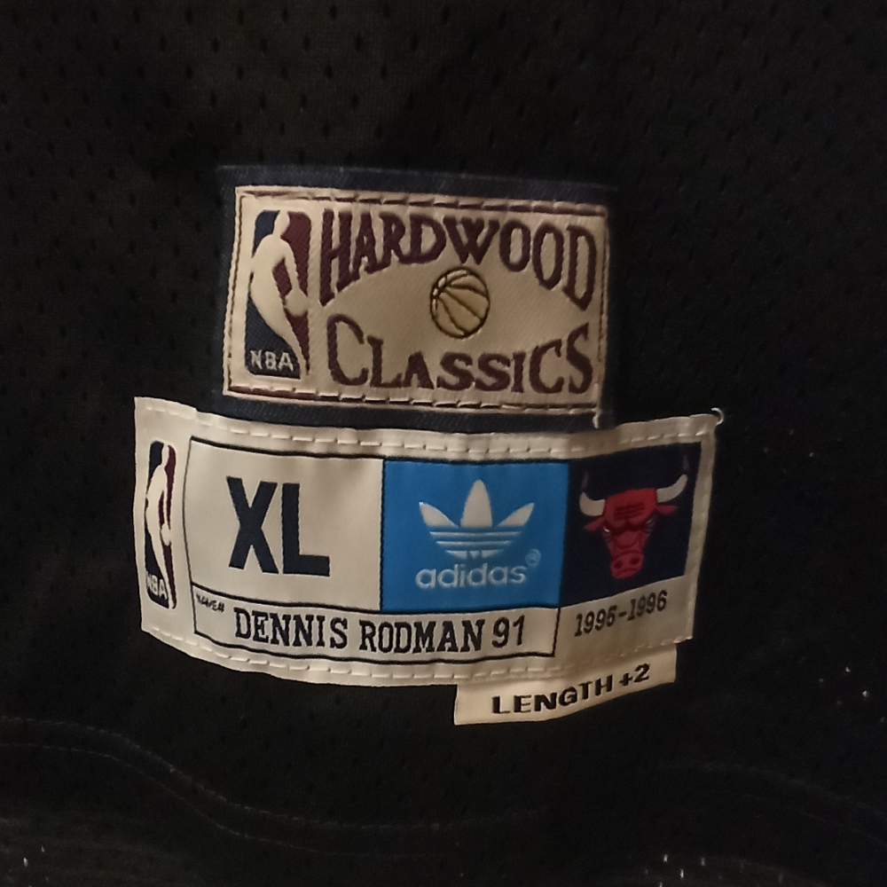 NWT Adidas Dennis Rodman Chicago Bulls Hardwood Classics Swingma XL - Picture 4 of 15